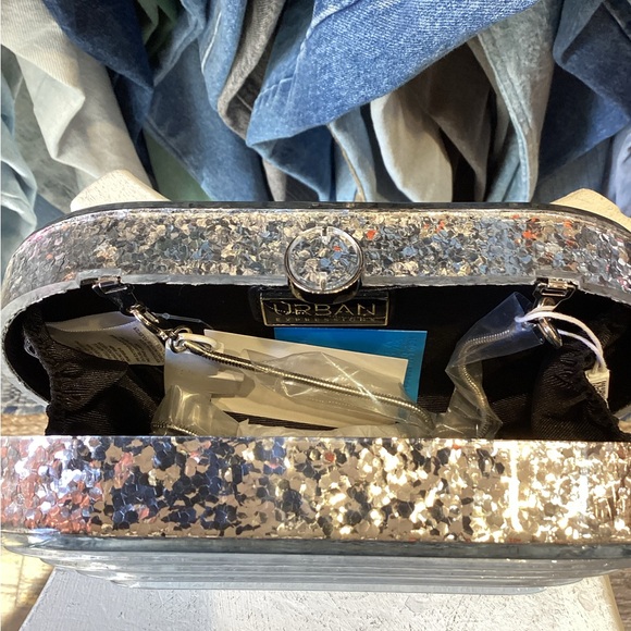 Jimberly Evening Pearlized Lucite Oval Box Clutch Crossbody Bag- Silver - Picture 6 of 7